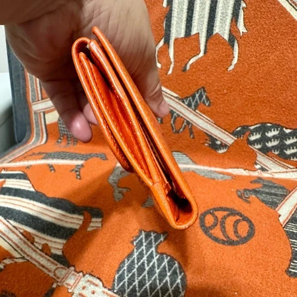 Gucci Orange Leather Wallet - Picture 4 of 11